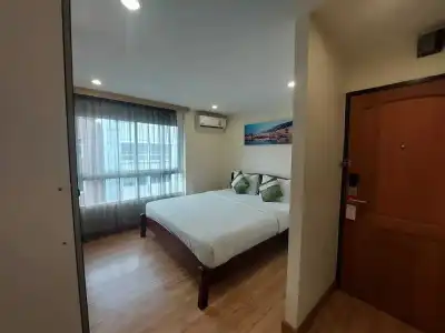 V Check Inn Sukhumvit 22 - 42