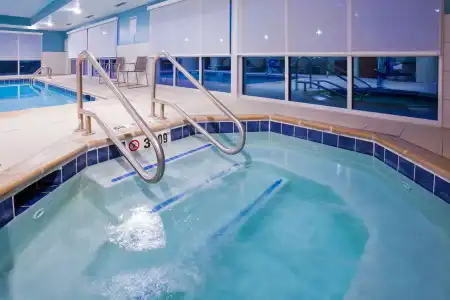 Holiday Inn Express & Suites Des Moines Downtown by IHG - 12
