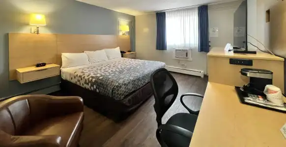 Econo Lodge Motel Village - 71