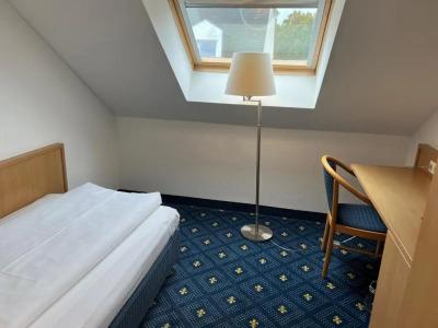 am Schlosspark , Wiesbaden - 15