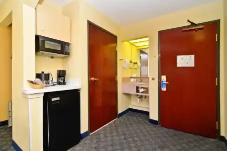 Quality Inn & Suites Irving DFW Airport South - 33