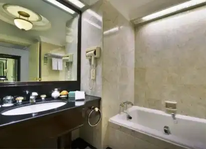 Evergreen Laurel - 39
