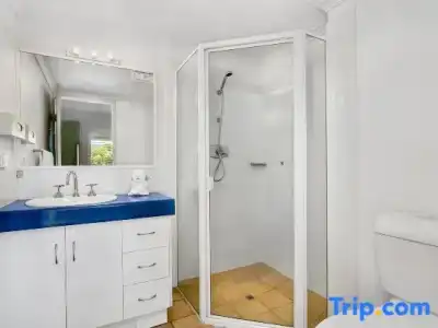 Cairns Reef Apartments & Motel - 23