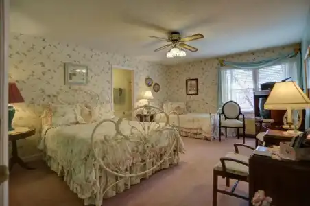 Blue Mountain Mist Country Inn & Spa - 80
