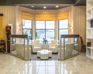 Comfort & Suites - 12