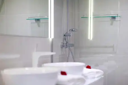 9 - 10