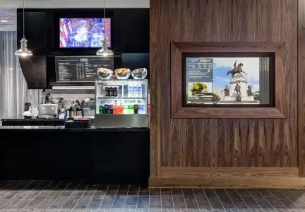 Courtyard by Marriott Richmond Downtown - 10