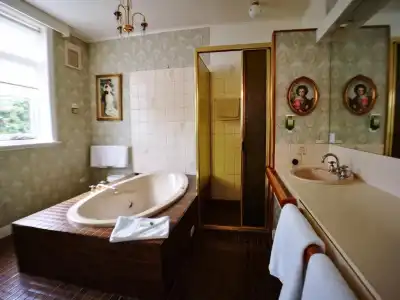 Motel Mayfair on Cavell - 75