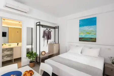 Cozy Corner Luxury Apartments - 24