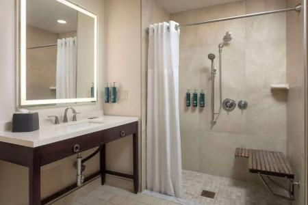 DoubleTree by Hilton San Diego Bayside - 82
