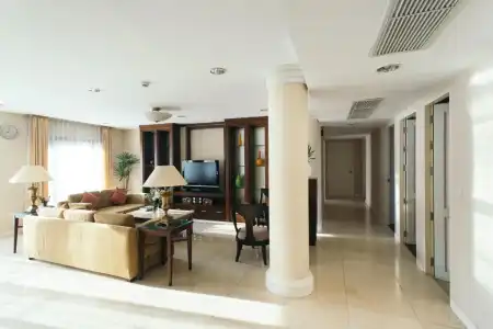 Thomson Residence - 216