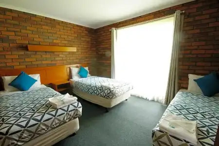 Golden Palms Motel - 16