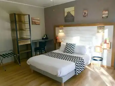 Hôtel Les Volets Rouges - Cassis - 95