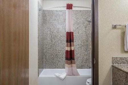 Red Roof Inn & Suites Little Rock - 40