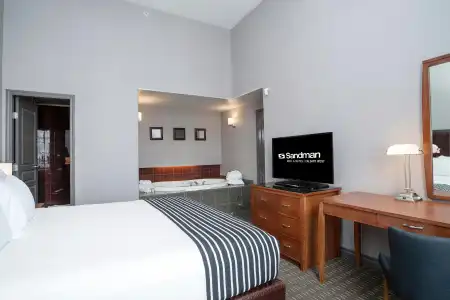 Sandmans & Suites Calgary West - 25
