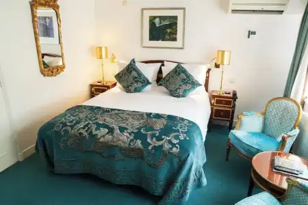 Ambassade - 109
