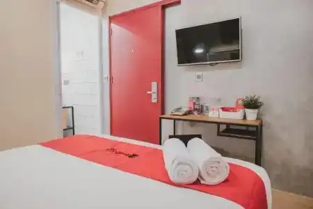 RedDoorz Plus @ Thamrin - 54