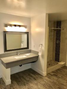Motel 6 Inglewood, CA - 9