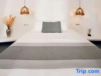 Allure Breeze Suites - 211