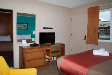 Bowmont Motel - 64