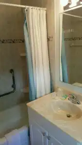 Eagle House Motel - 8