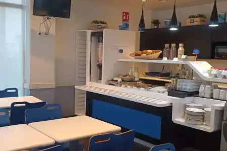 Ibis Budget - 8