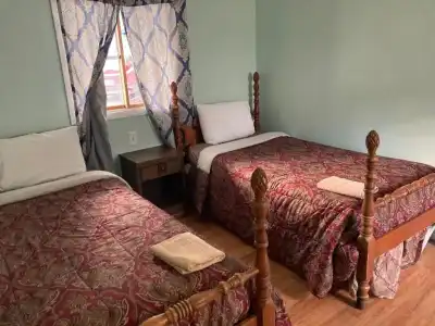Hillside Motel - 10