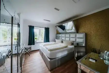 Robrooks Garni - 26