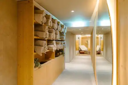 Seven Alpina Boutique - 15