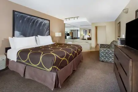 Travelodge by Wyndham Niagara Falls at the Falls - 3