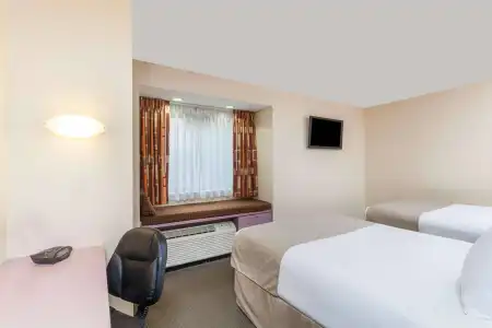 Quality Inn & Suites - 6