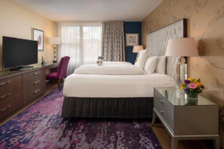Staypineapple, Rose, Downtown Portland - 118