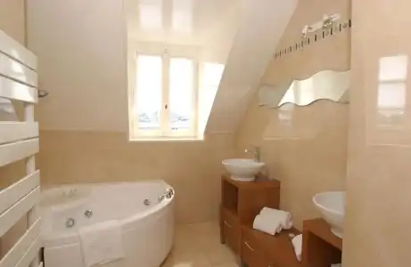 Best Western Le Cheval Blanc - Vieux Port - 175
