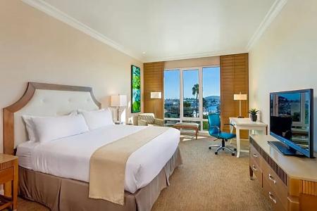 DoubleTree by Hilton San Diego Bayside - 42