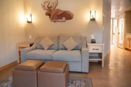Moose And Suites - 79