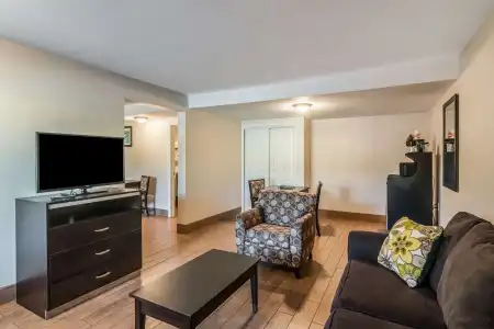 Quality Inn & Suites near Downtown Bakersfield - 2