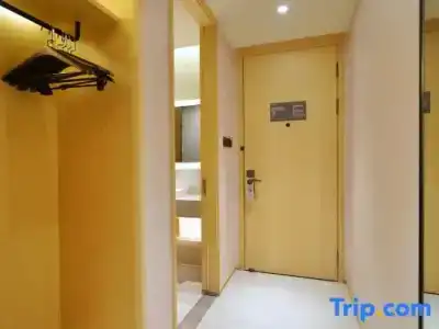JI Shanghai Hongqiao National Exhibition and Convention Centre Huaxiang Road - 36