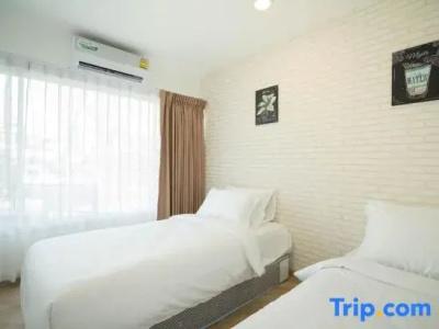 The Lux Ladprao 10 - 40