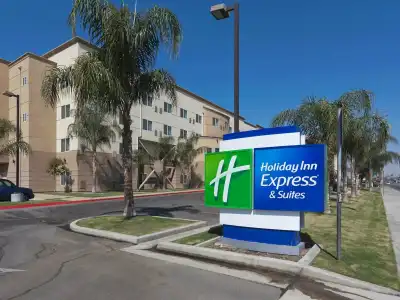 Holiday Inn Express and Suites Bakersfield Central by IHG - 50