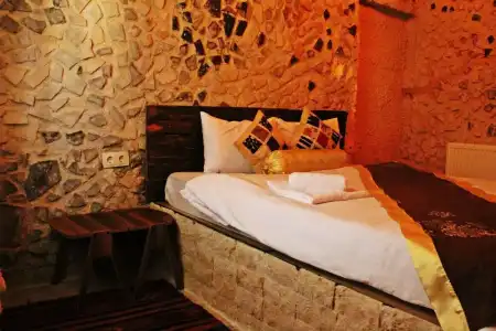 Stone Age Mansion - 57