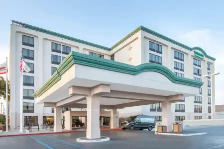 Hampton Inn by Hilton Los Angeles Airport - 27