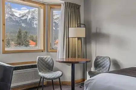 Canmore Rocky Mountain Inn - 16