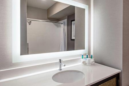 Holiday Inn Express & Suites Anaheim Resort Area by IHG - 56