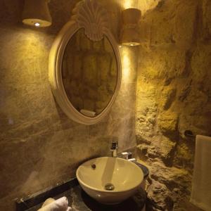 Solo Cave Suites - 39