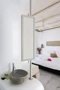 Zefi & Suites - 185