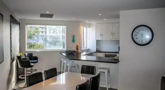 Surfers Beach Holiday Apartments - 20