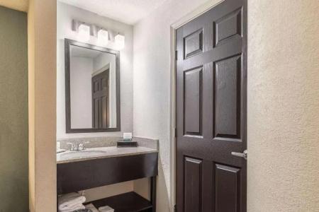 Quality Inn Memphis - 62