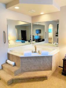 Breakers Boutique Inn - 113