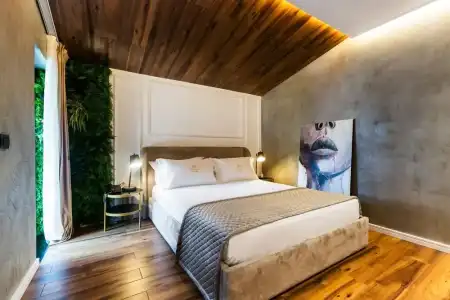 La Suite Boutique - 212