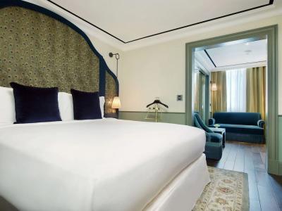 Maxwell Reserve Singapore, Autograph Collection - 64